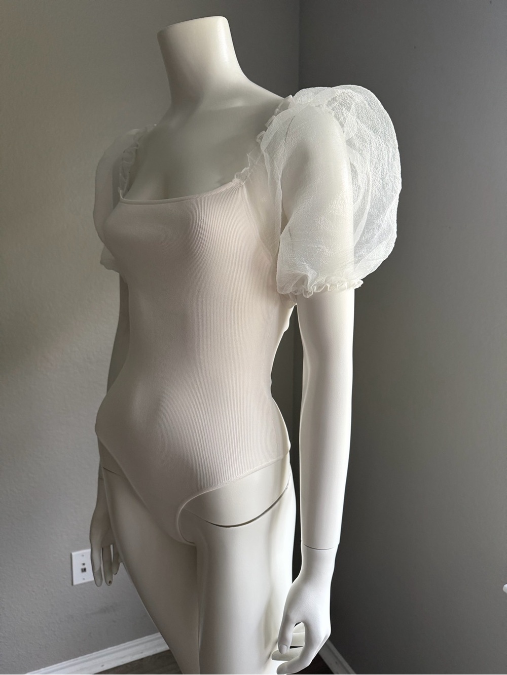 ASTR The Label Darling Ivory Sheer Puff Sleeve Bodysuit Small Coquette - Picture 6 of 10